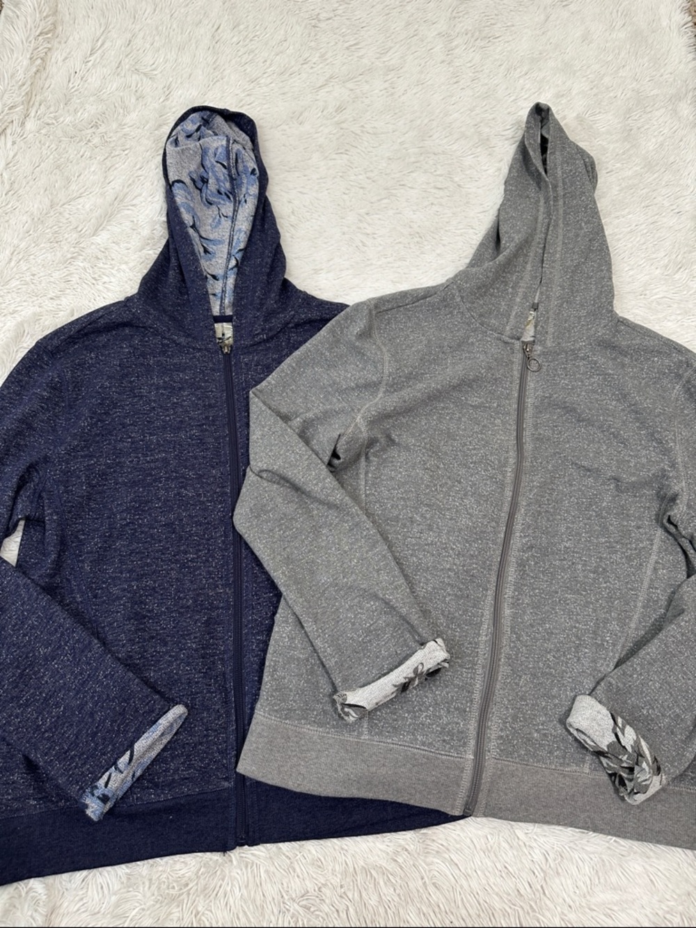 🍏 Bundle of 2 Silverwear Zip Up Hoodies